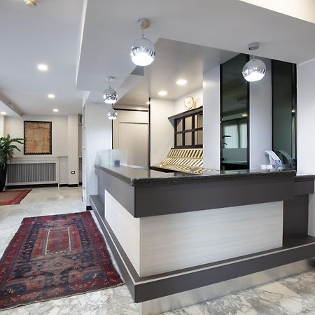 Hotel Esperia Rho Bagian luar foto