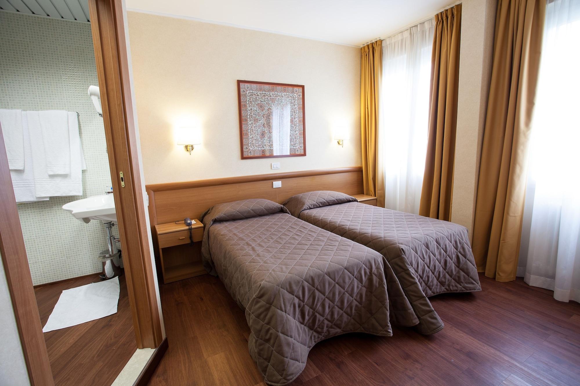 Hotel Esperia Rho Bagian luar foto