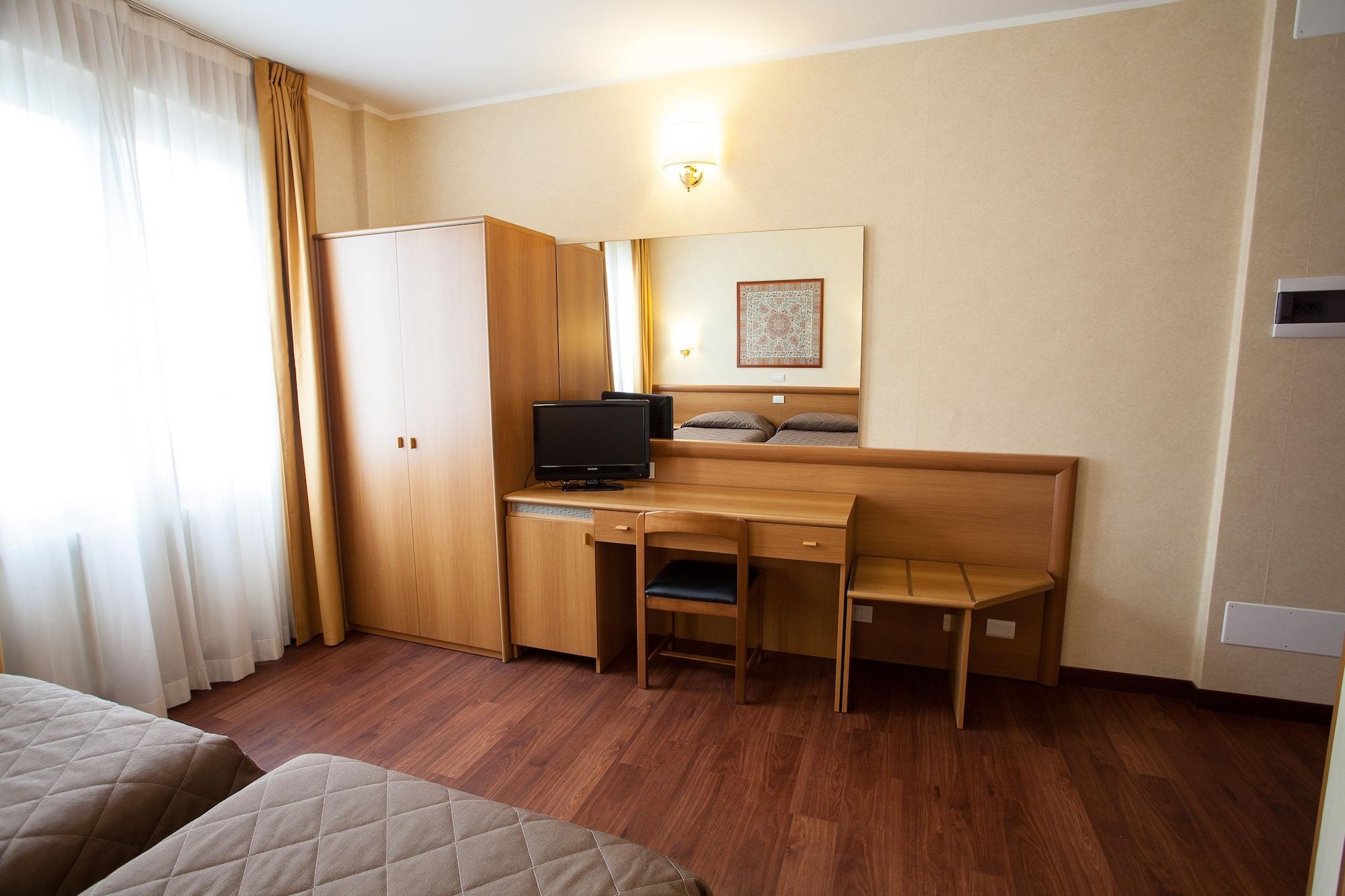 Hotel Esperia Rho Bagian luar foto