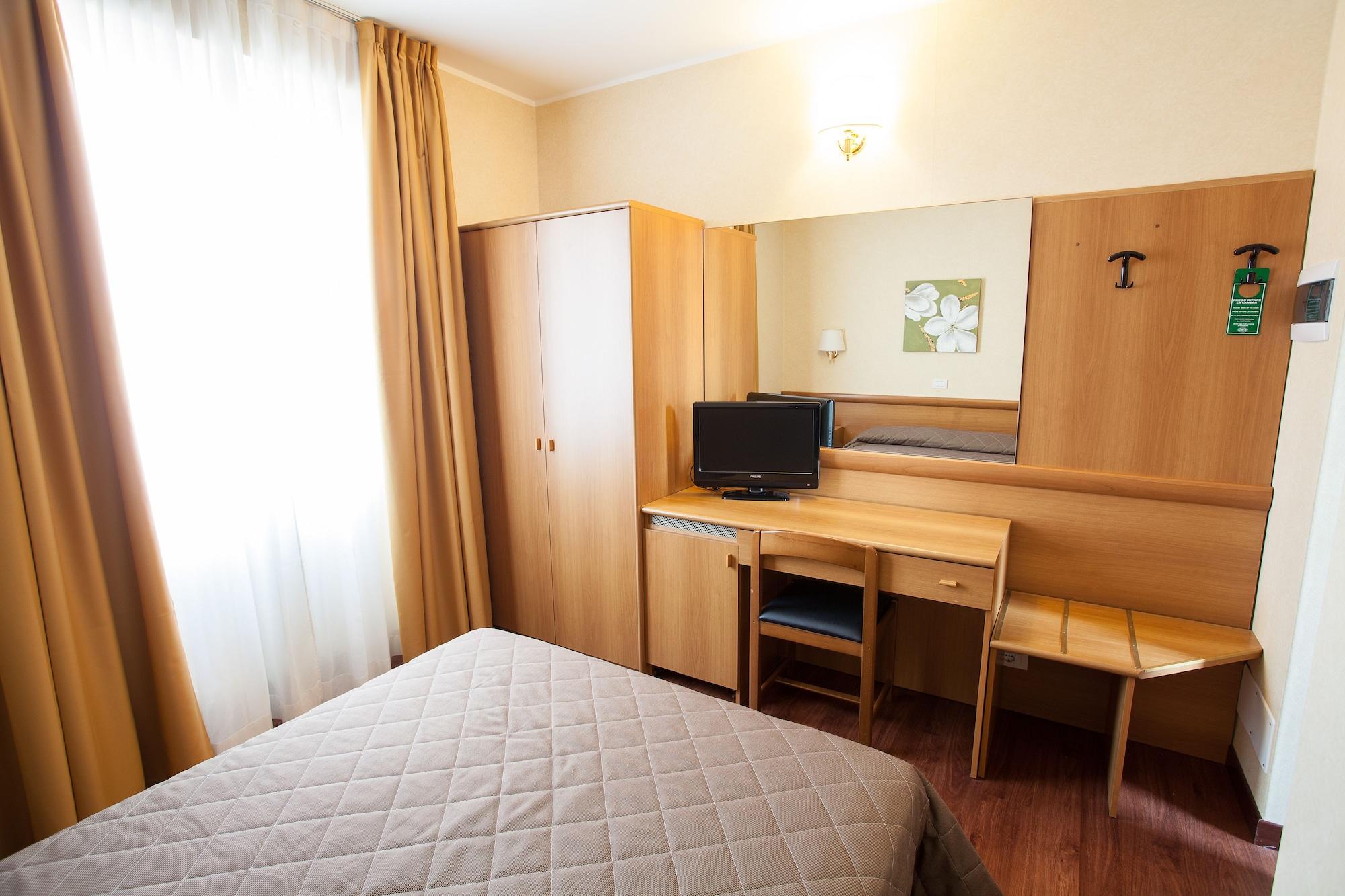 Hotel Esperia Rho Bagian luar foto