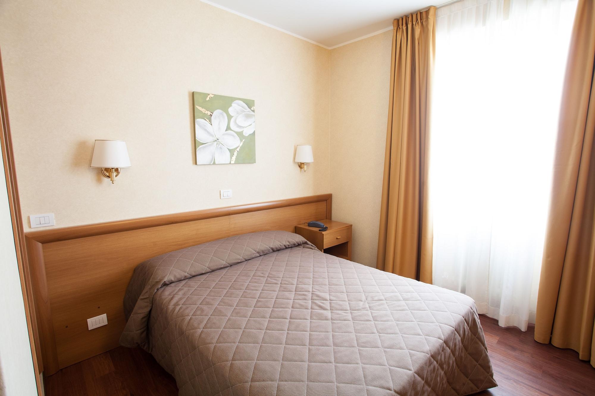 Hotel Esperia Rho Bagian luar foto