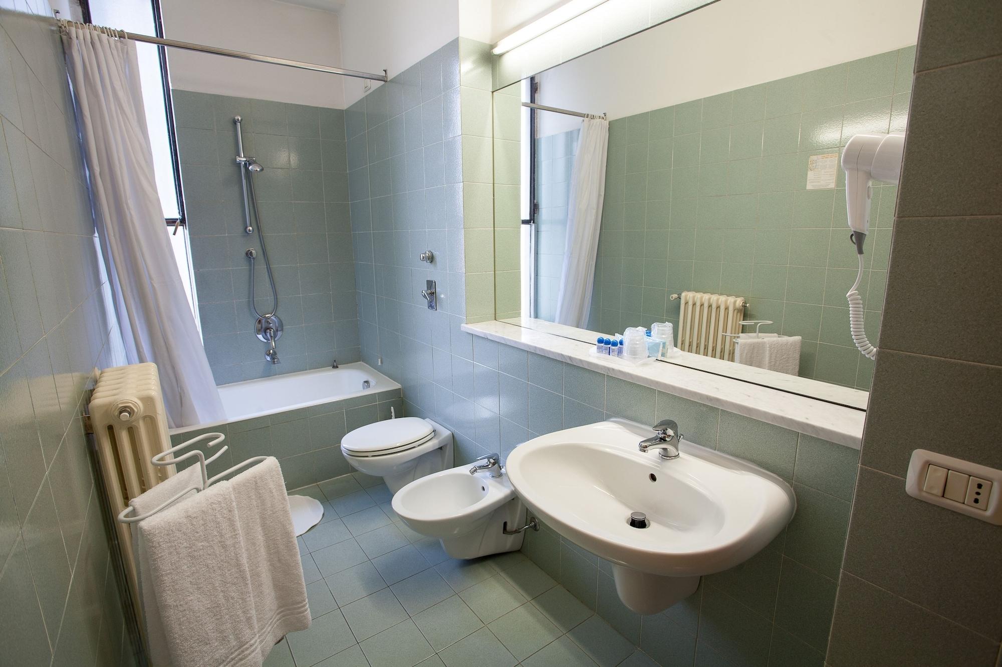Hotel Esperia Rho Bagian luar foto