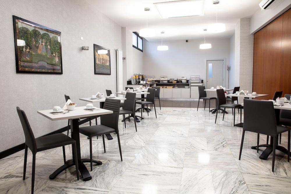 Hotel Esperia Rho Bagian luar foto