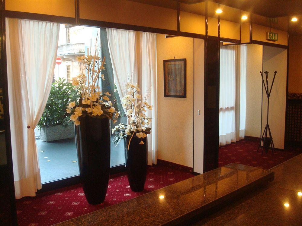 Hotel Esperia Rho Bagian luar foto