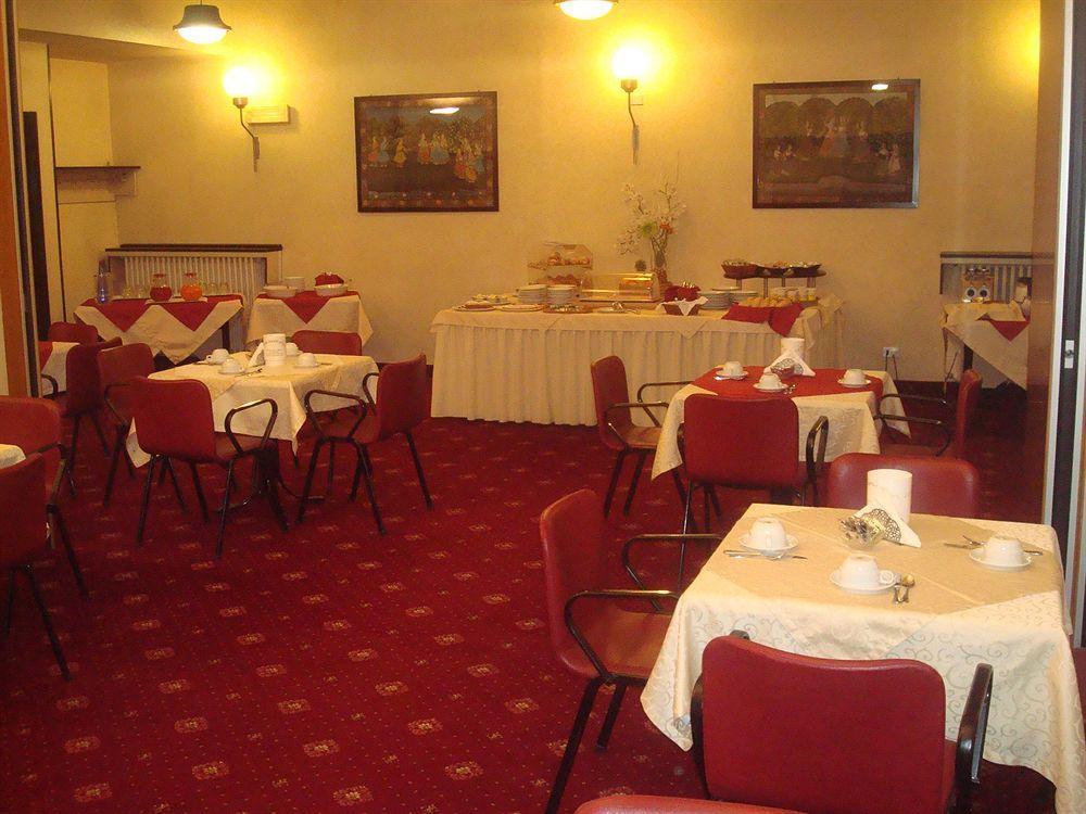 Hotel Esperia Rho Bagian luar foto
